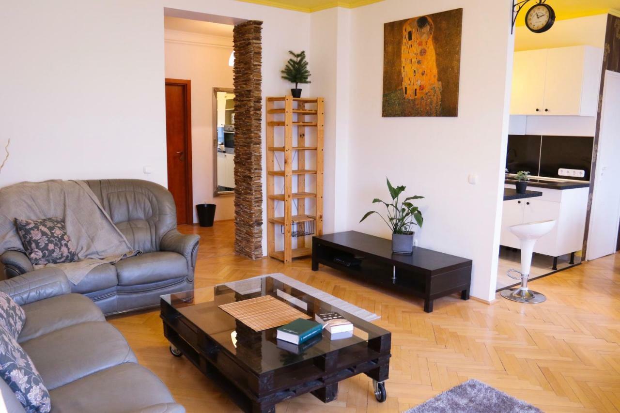 Palace Apartman - Minaret, Eger Luaran gambar