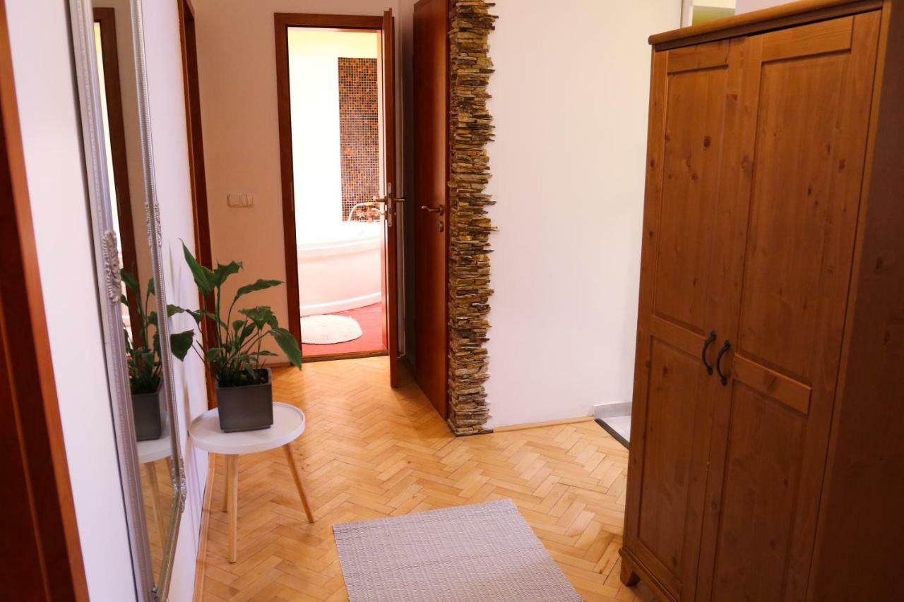 Palace Apartman - Minaret, Eger Luaran gambar